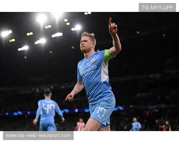 德布劳内挑传越过整条防线，曼城前场再次形成一对一：一次精准的战术执行